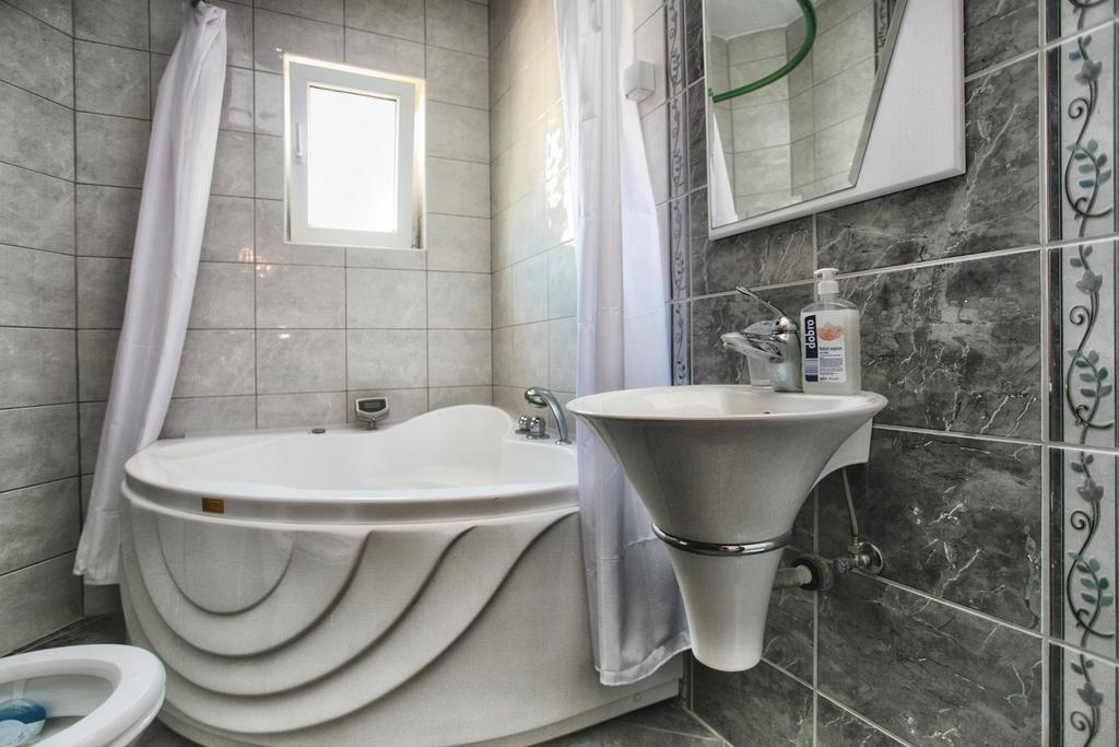 Apartments Villa Happy Mrcevac ภายนอก รูปภาพ